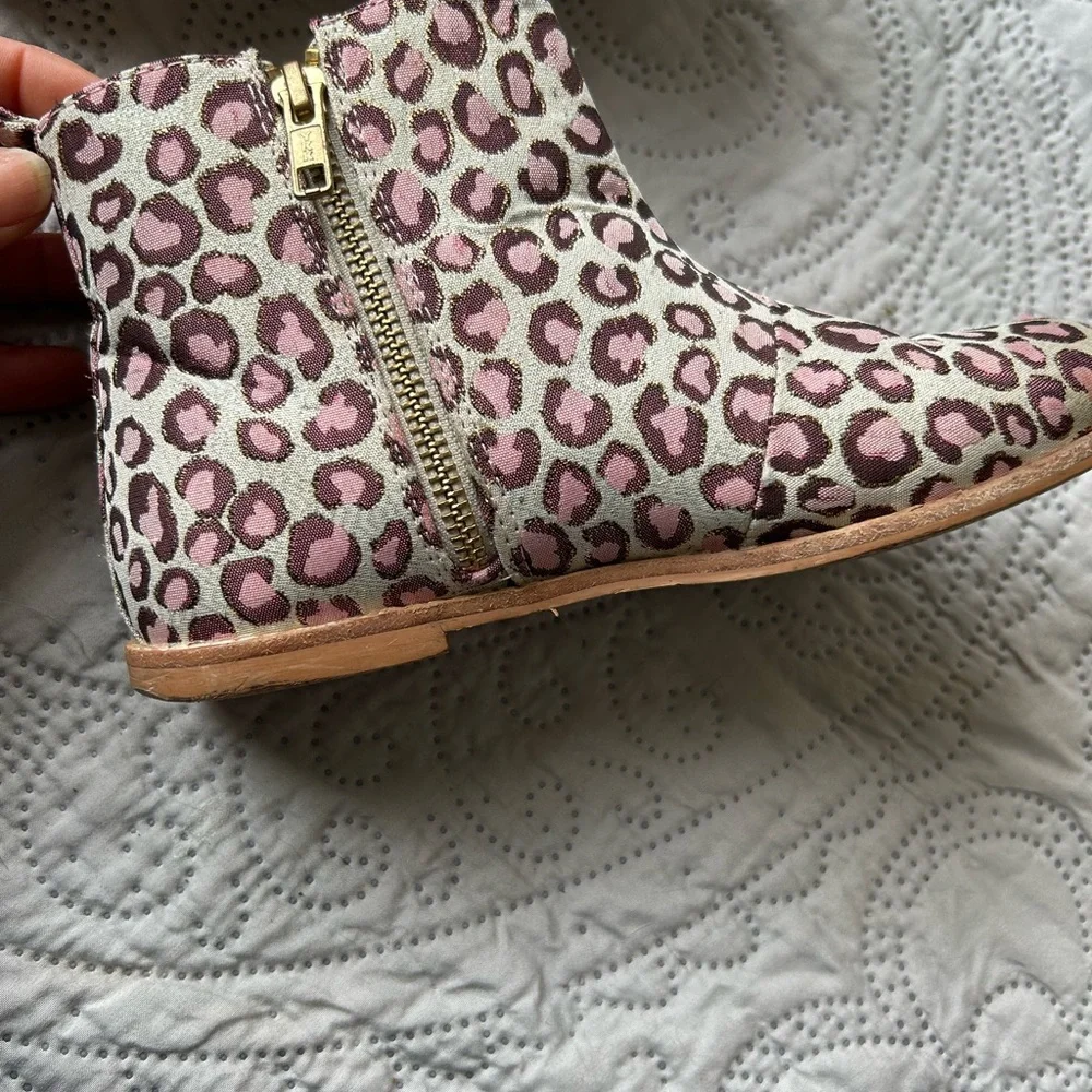 Janie and Jack short metallic animal print boots. Off white w/ pink and brown. 3